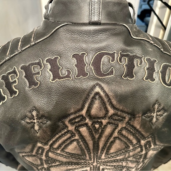 Mens authentic limited edition
Affliction biker leather jacket. Size X-Large - Picture 3 of 5